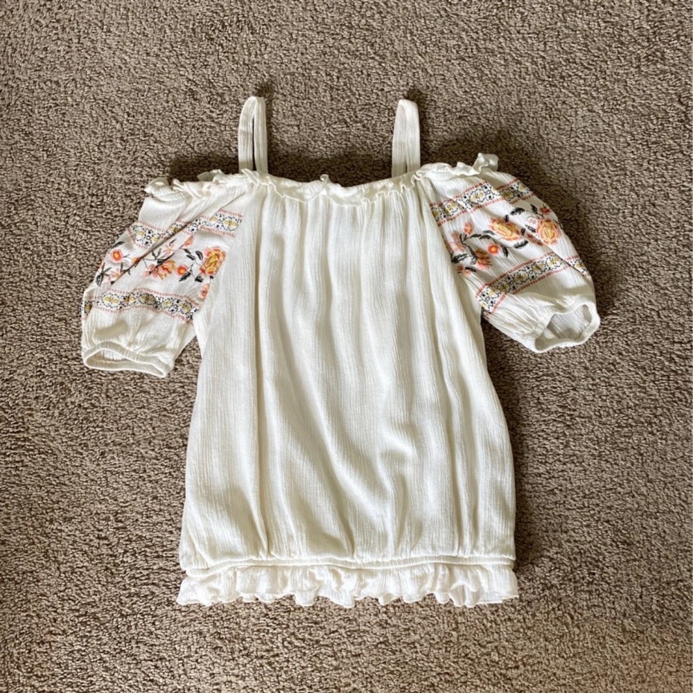 floral shoulder sleeve top